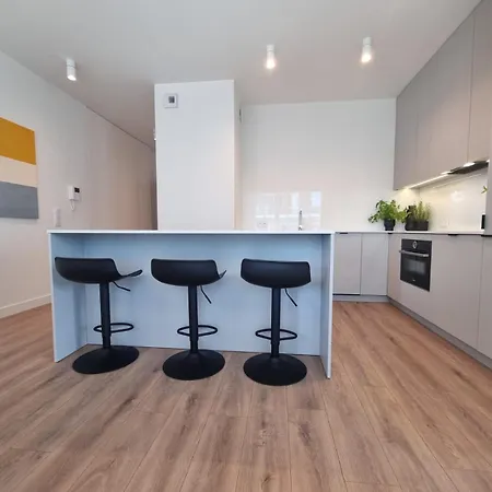 شقة 3-bedroom Specious Mokotow With Balcony *
