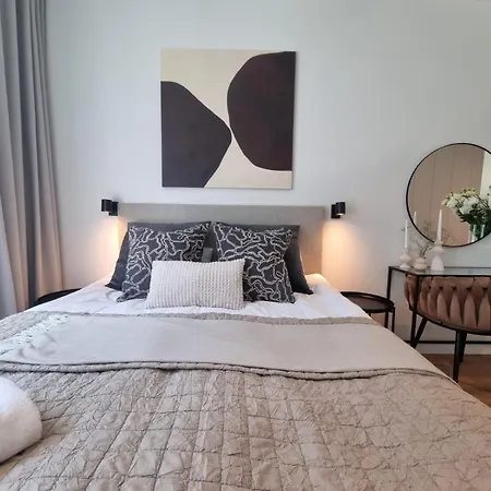 3-bedroom Specious Mokotow With Balcony شقة *