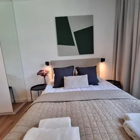 شقة 3-bedroom Specious Mokotow With Balcony *