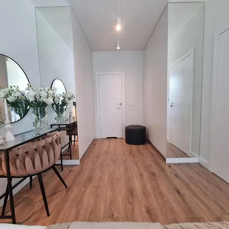 شقة 3-bedroom Specious Mokotow With Balcony