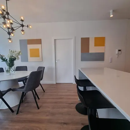 3-bedroom Specious Mokotow With Balcony شقة وارسو