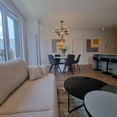 3-bedroom Specious Mokotow With Balcony شقة *