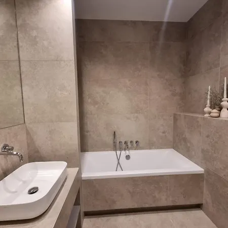 3-bedroom Specious Mokotow With Balcony وارسو
