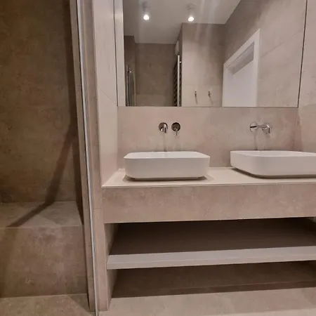 شقة 3-bedroom Specious Mokotow With Balcony *
