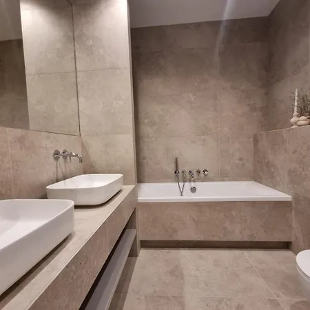 3-bedroom Specious Mokotow With Balcony وارسو