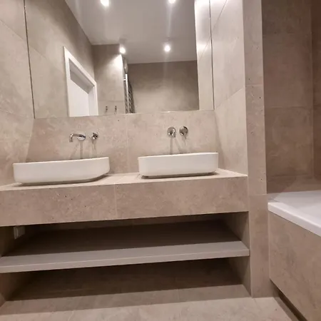 3-bedroom Specious Mokotow With Balcony شقة وارسو