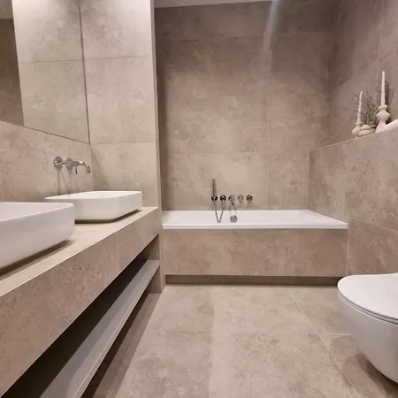 شقة 3-bedroom Specious Mokotow With Balcony *