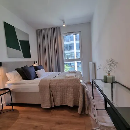 3-bedroom Specious Mokotow With Balcony شقة وارسو