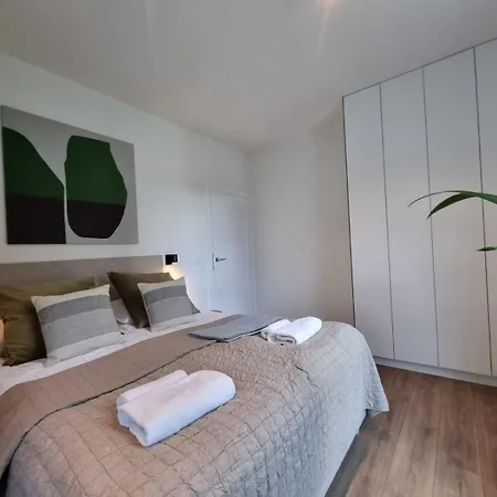 3-bedroom Specious Mokotow With Balcony شقة *